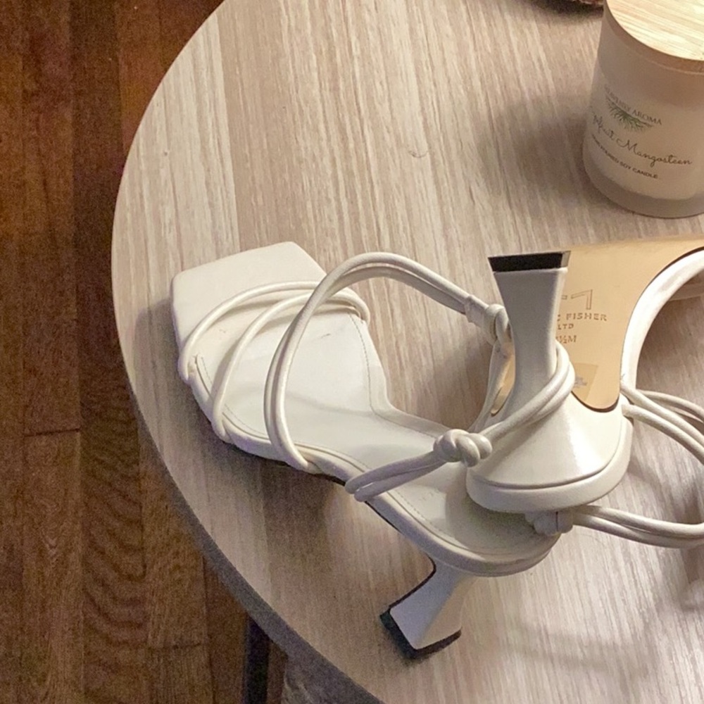 (Marc Fisher White wedding cream w/strap low heel BrandNew)
